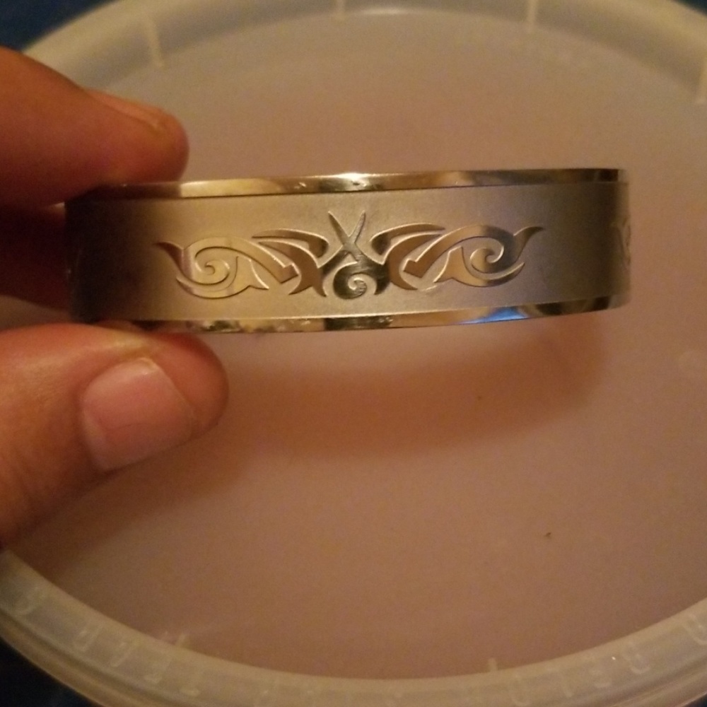👉 Tribal Design Unisex Cuff Bracelet